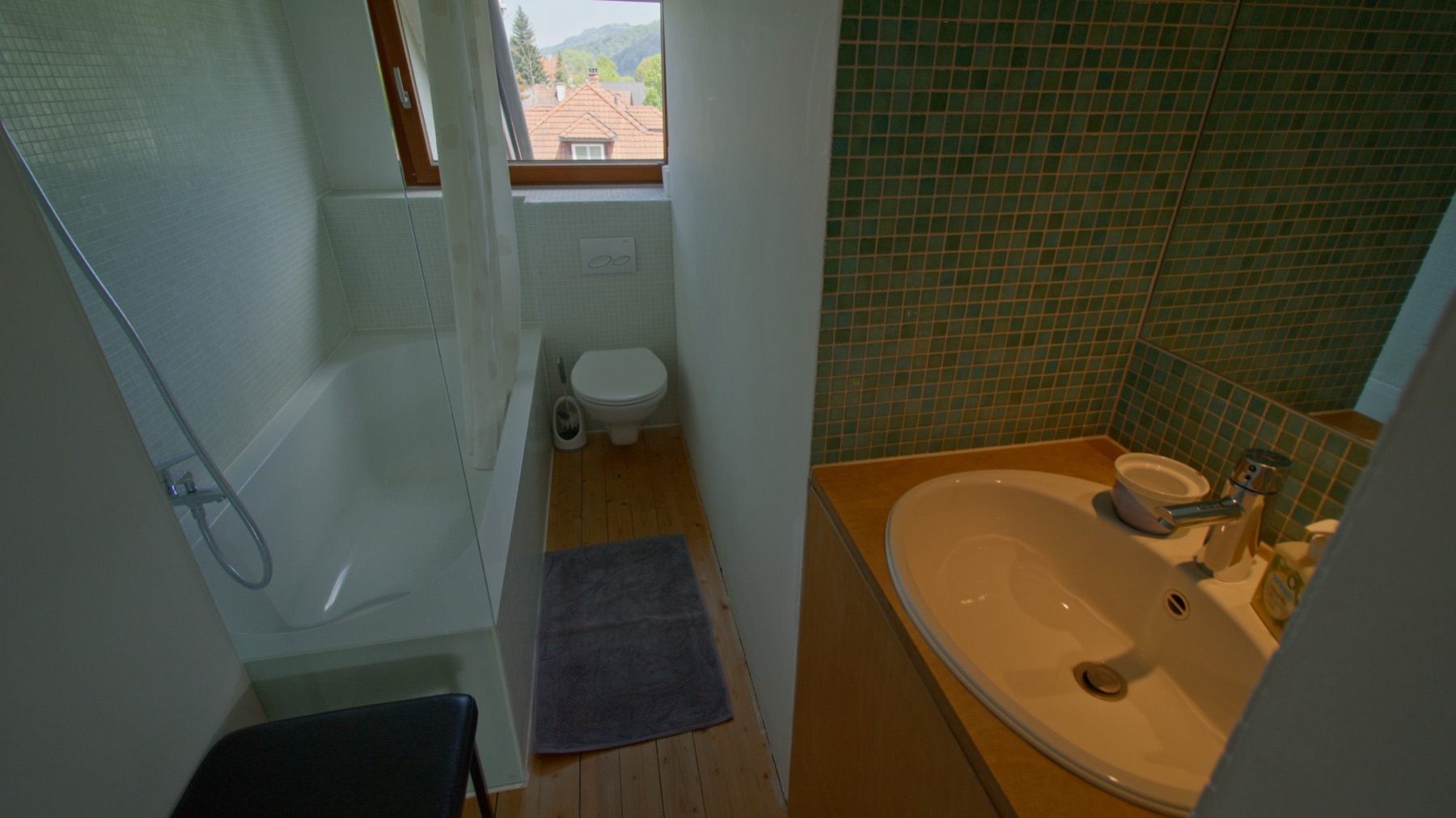 Badezimmer mit Badewanne