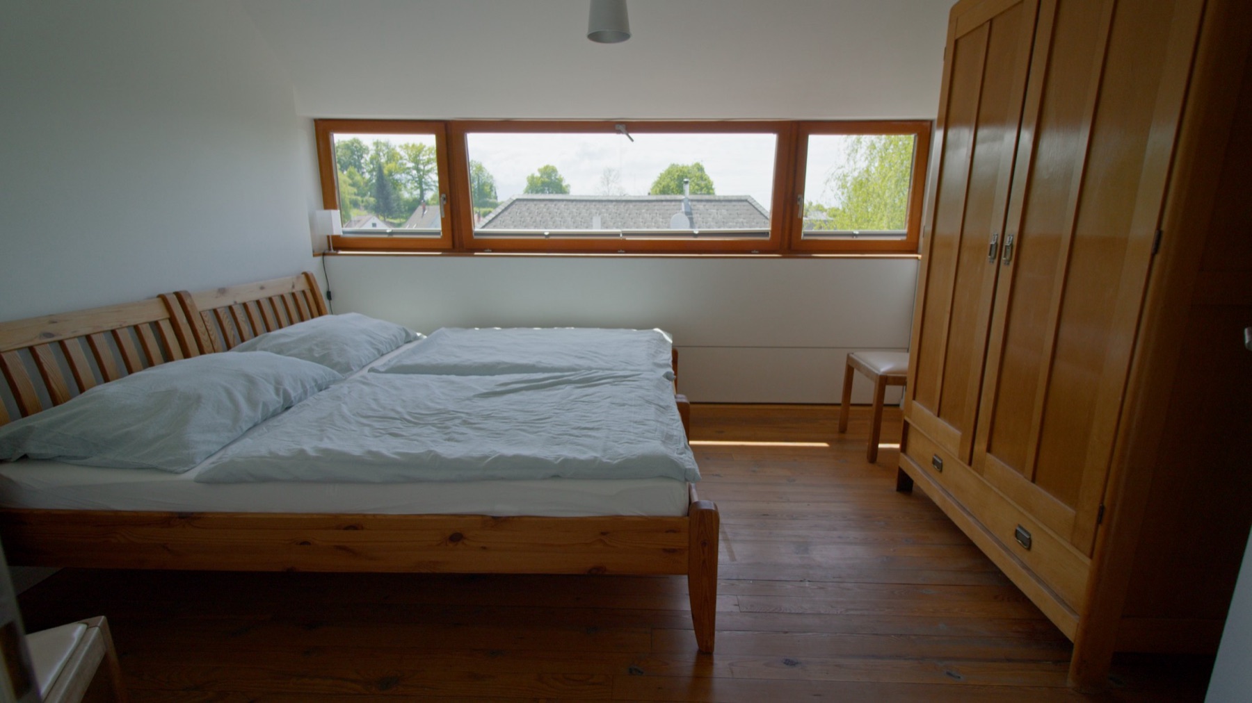 Schlafzimmer mit Doppelbett